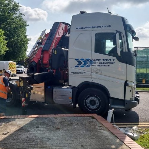 photo of a hiab crane