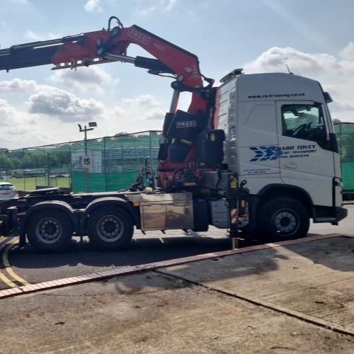 photo of a hiab crane operation